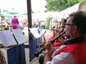 Detailfoto auf den Musikerreihen