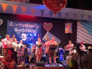 Ronja und Danny im Duet mit dem Donaustrand