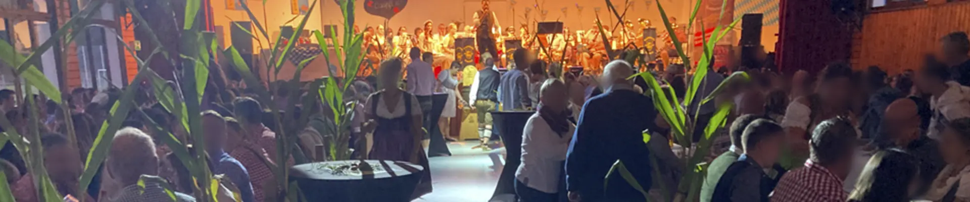 Nacht in Tracht mit Freunden aus Albaum