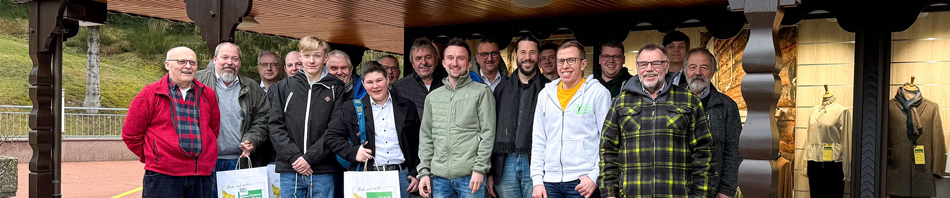 Männerausflug in den Schwarzwald: Neue Trachten für die Kapelle