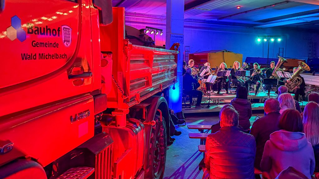 Unimog und Posaunenchor Mörlenbach