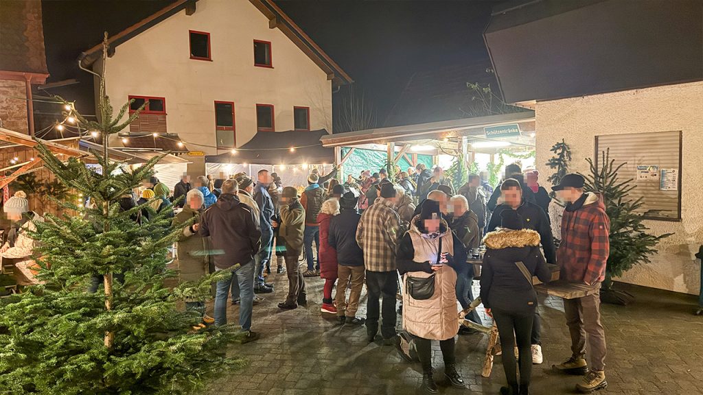gut besuchter Weihnachtsmarkt in Siedelsbrunn