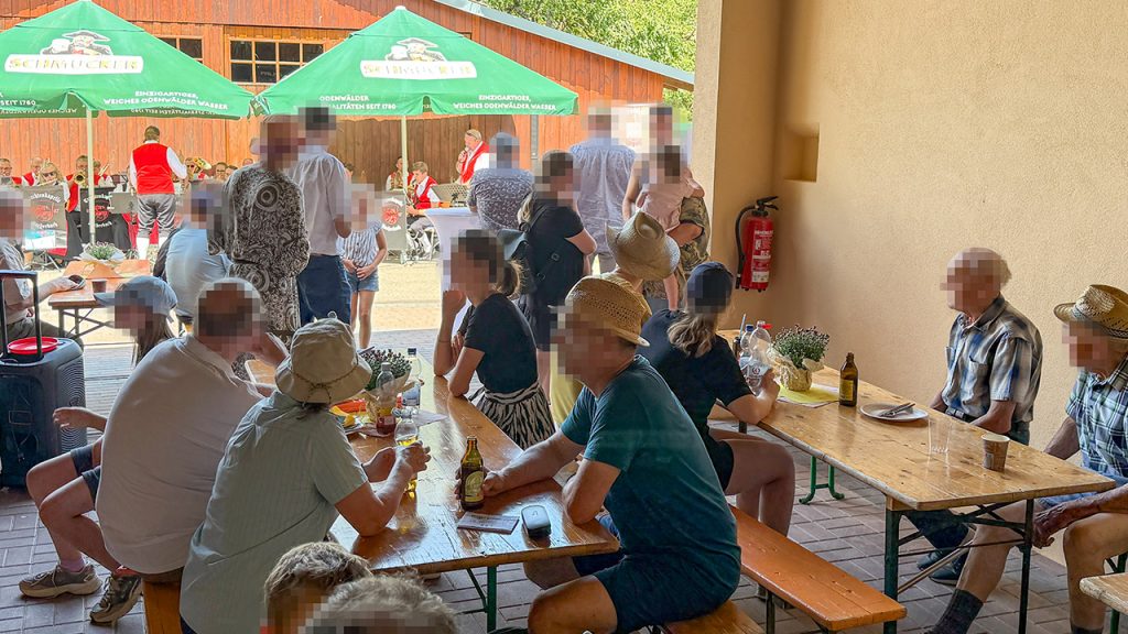 in der schattigen Halle