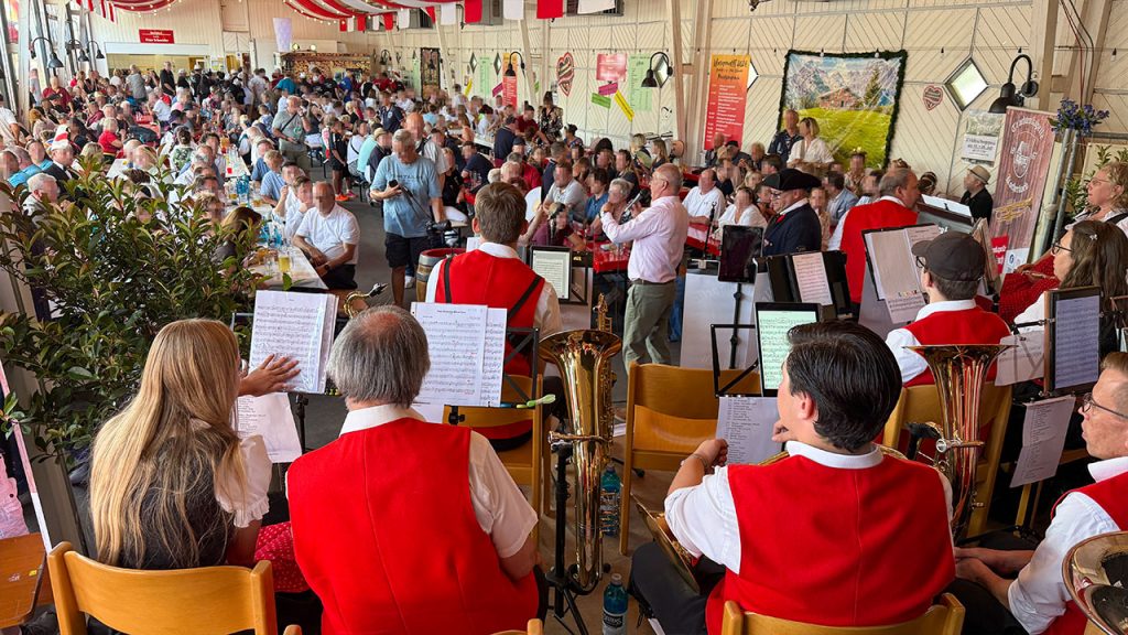 die volle Bierhalle Nummer 2