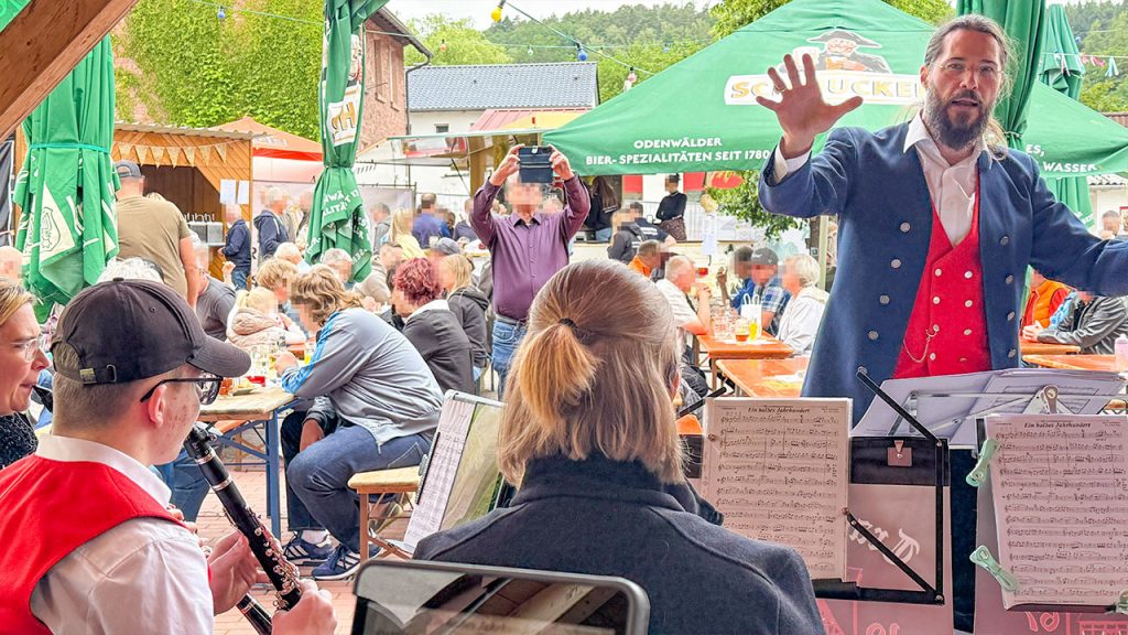unser Dirigent Sebastian Schertel in Action