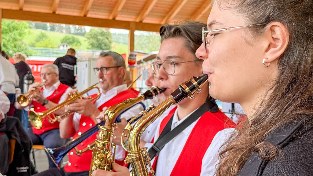 unsere Alt-Saxophone und Trompeten