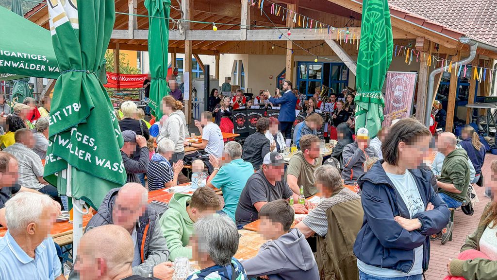 zahlreiche Besucher auf der Mossautaler Kerwe 2026